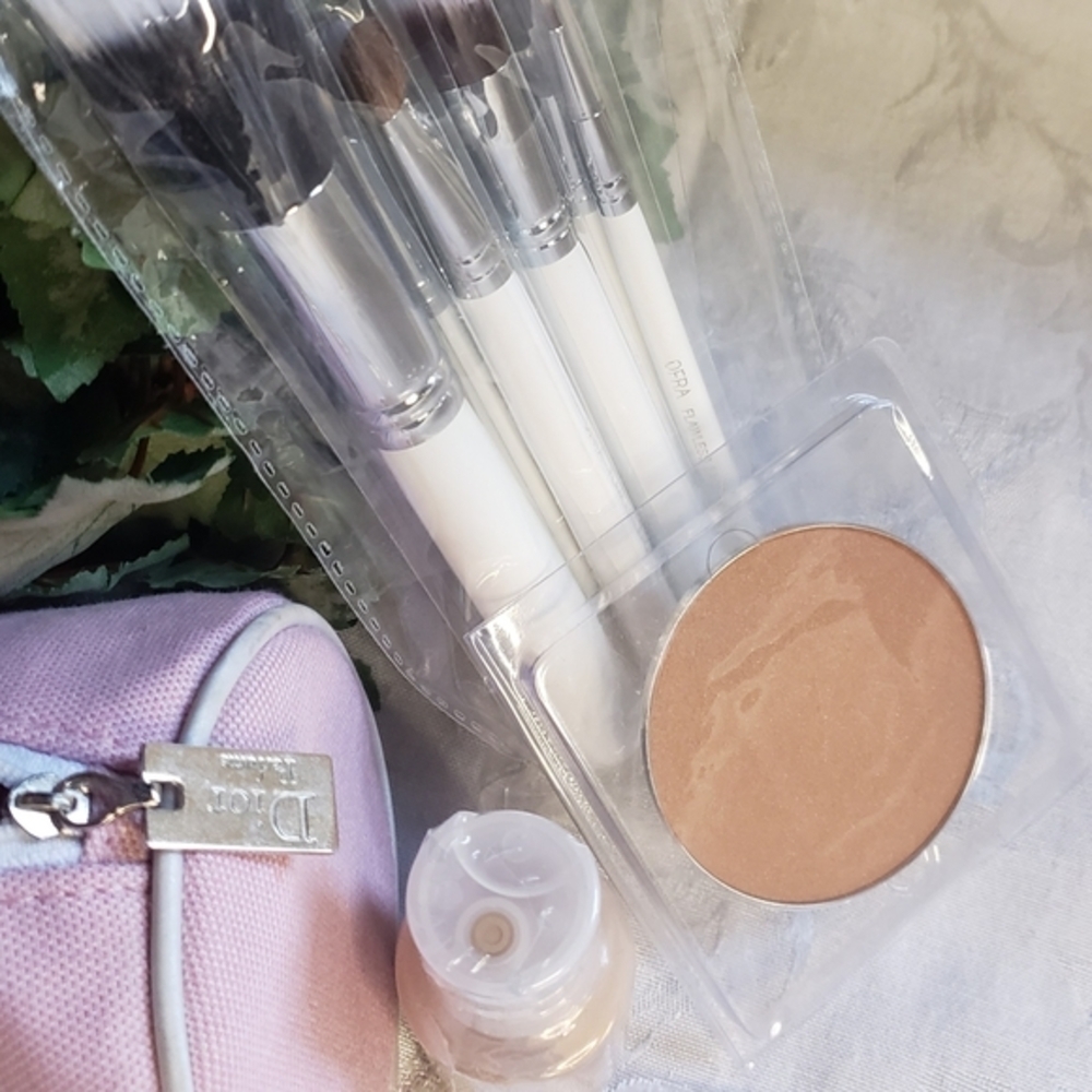 Ofra Cosmetics‎ And a Dior pouch - Picture 4 of 5